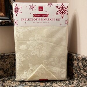 Holiday Ivory Tablecloth & Napkin Set. Includes 6 Matching Napkins. 60"x 84" NWT